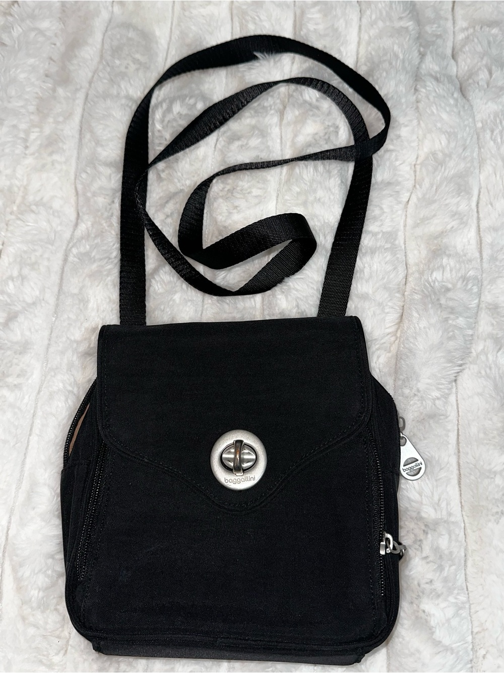 Baggallini Black Crossbody Turnlock Organizer
